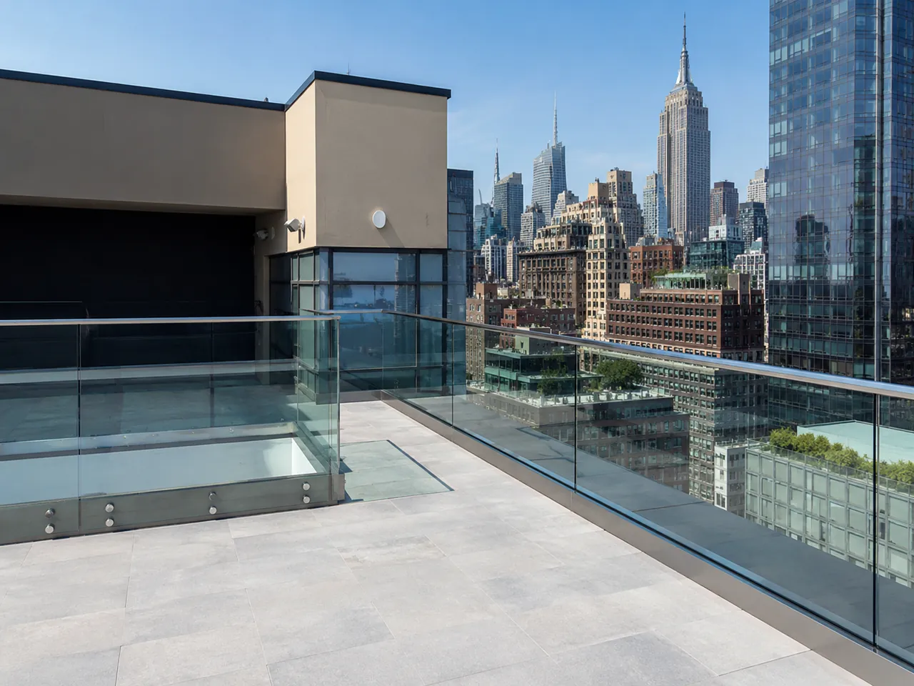 Rooftop glass railing with Philadelphia skyline view — GlassForge, Philadelphia tri-state
