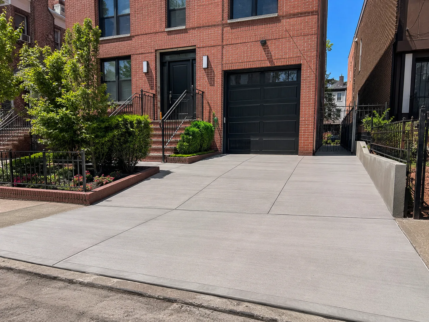 Brooklyn Queens NYC asphalt driveway paving service by PaveKing
